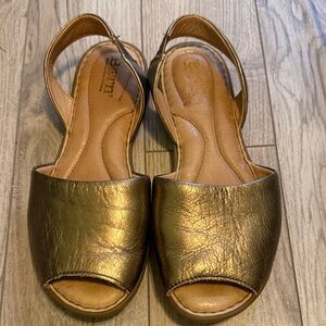 Perfect like new Born bronze metallic sandals 8